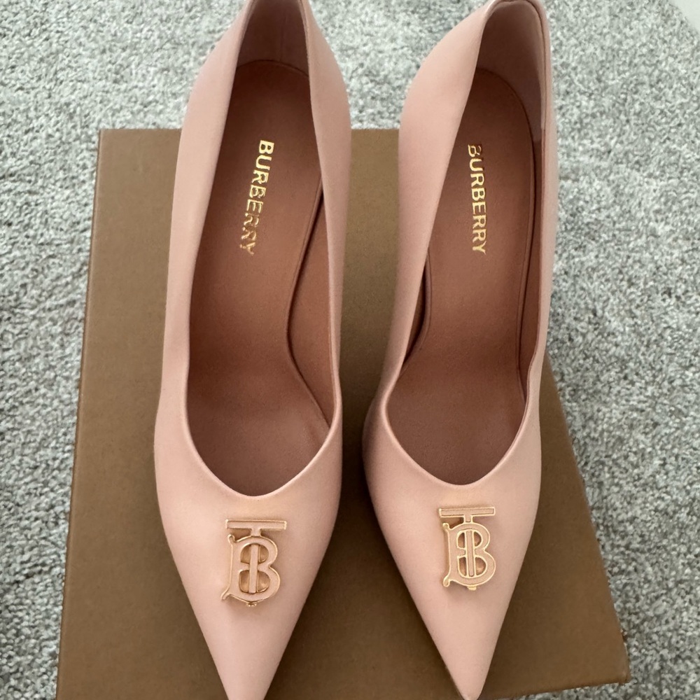 Elegant Nude Stiletto Heels - Picture 4 of 5